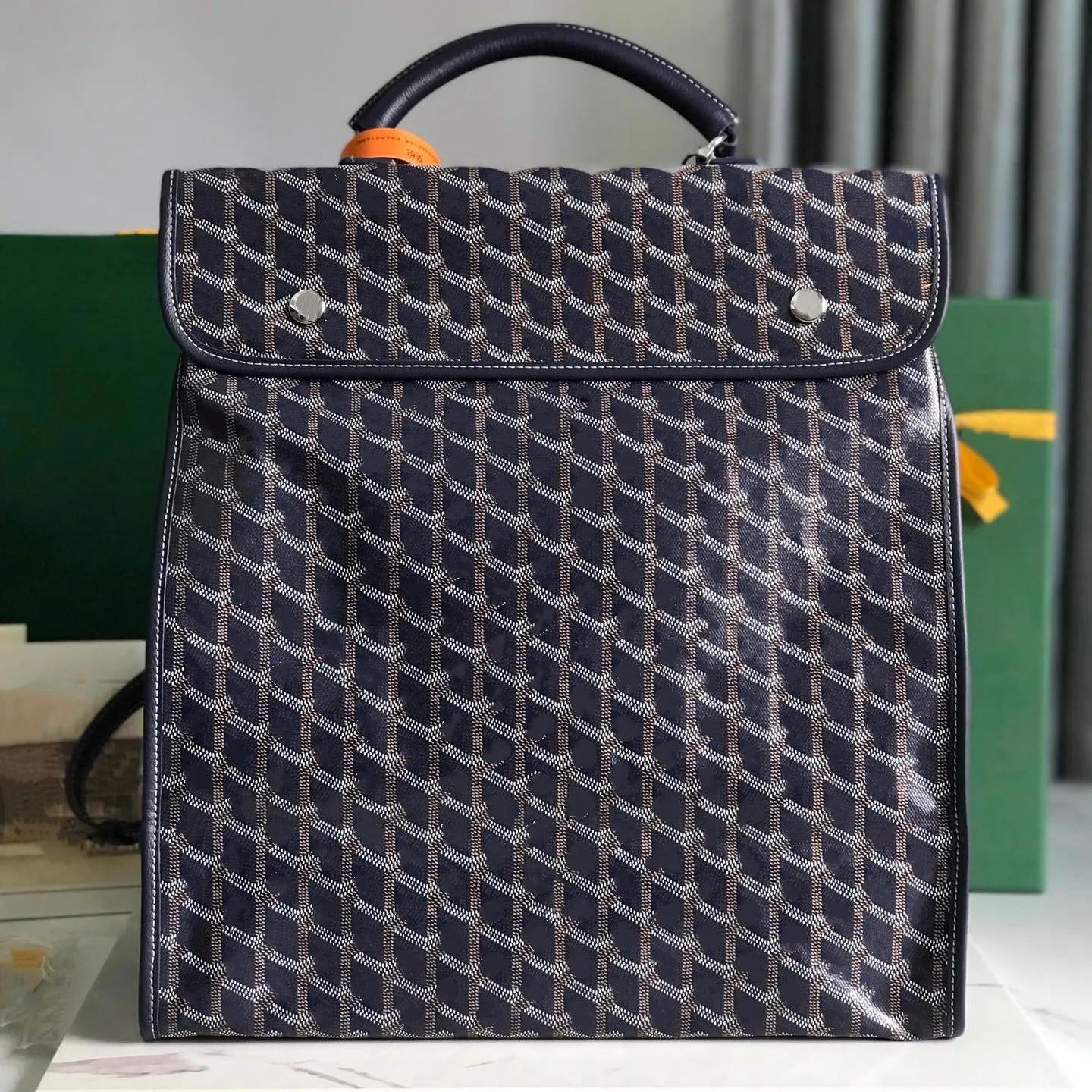 Lyxdesigner ryggsäck utomhus hårt äkta läder resekompanjon ljus och funktionell vikbar ryggsäck kan enkelt rensas bort i en resväska stor kapacitet