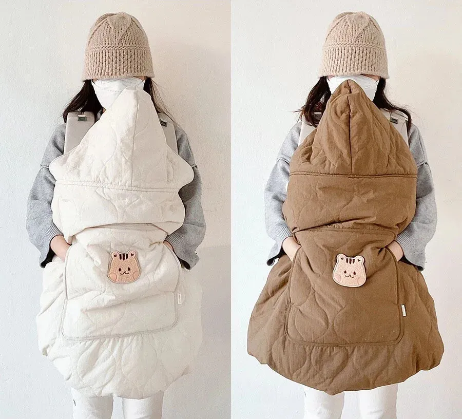 Filtar Swaddling Korean Baby Hooded Cloak Cape Windproof barnvagn Filtar tjockare varmare tecknad björn Rabbit Baby Quilt 231218