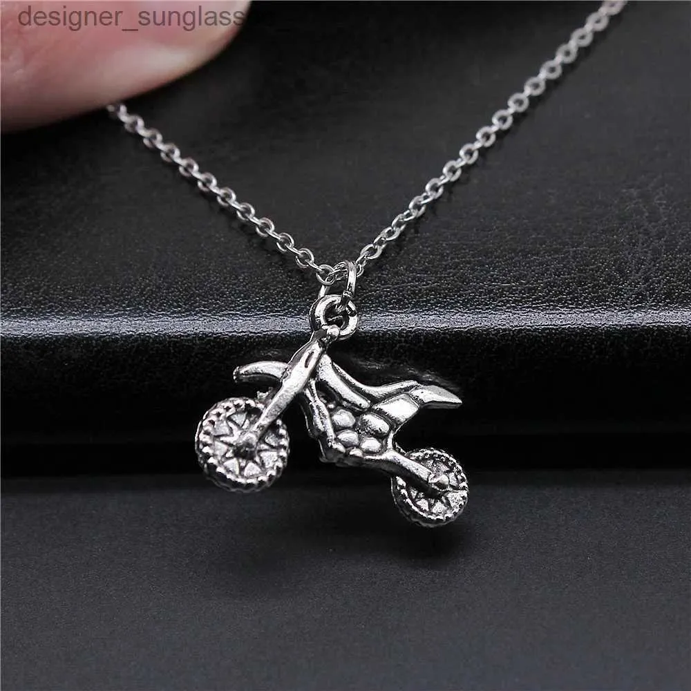 Pendant Necklaces Simple Classic Fashion 22x17mm Antique Silver Color Motorcycle Pendant Girl Women Short Chain Necklaces Choker NecklaceL231218