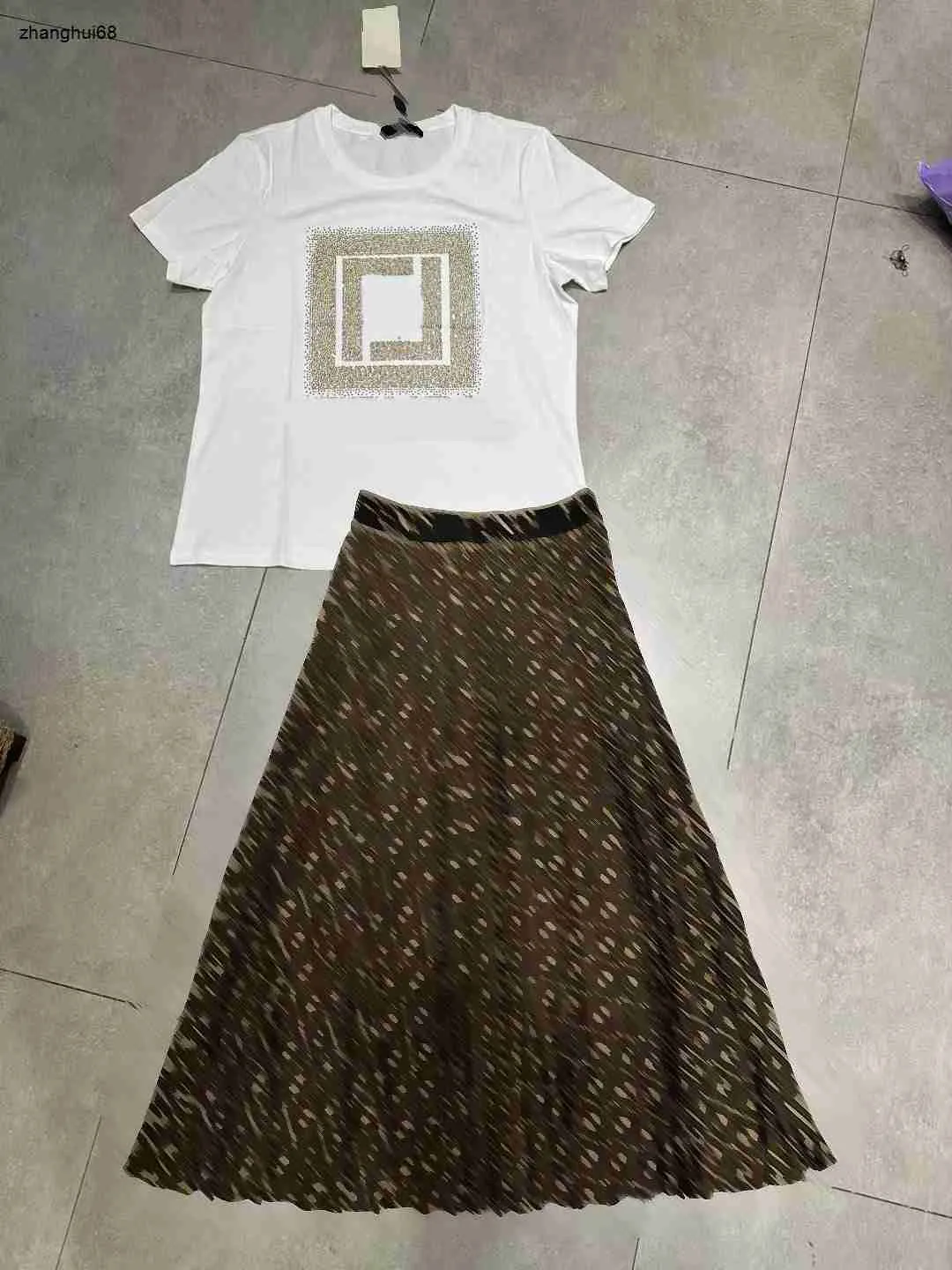 open lace back dress FINAL SALE! City Lady- Ombre T-shirt and LONG Pleated Skirt SET (NEW) –  DivAbby main image 0