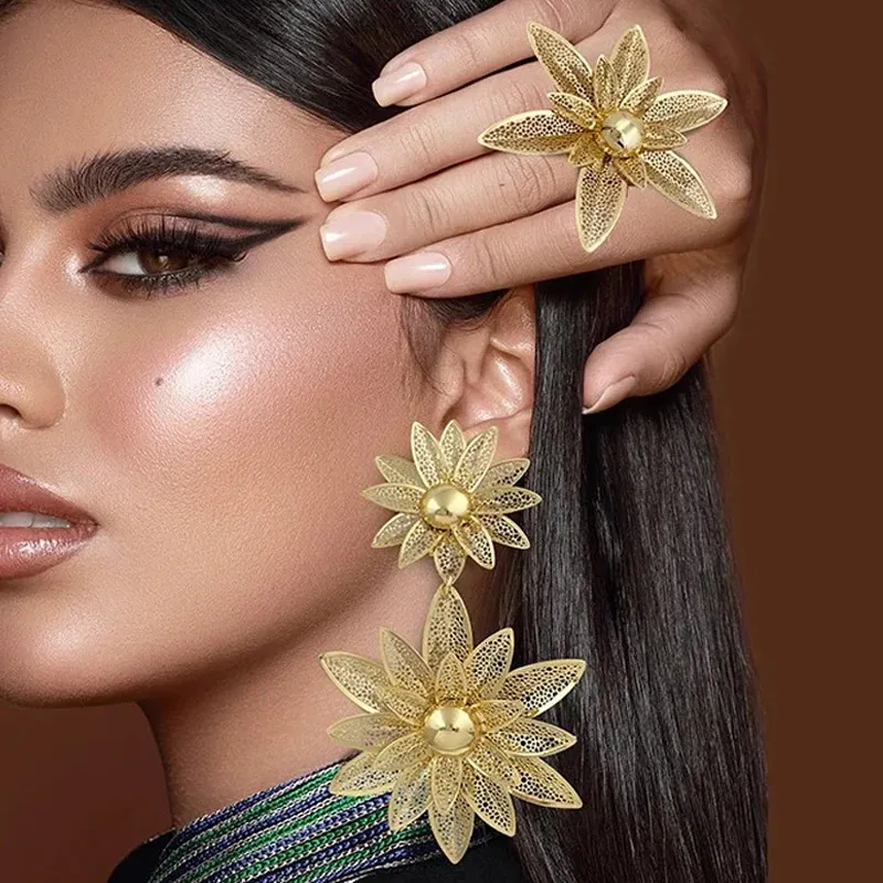 Set di gioielli da sposa Orecchini e anelli Dorp color oro per le donne Placcato 24K Dubai Flower Design di lusso 2 pezzi 231216