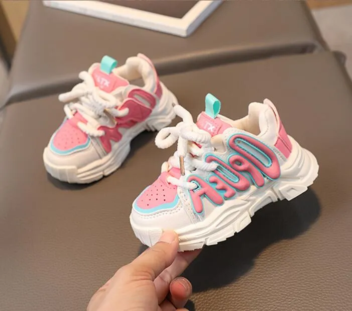 キッズスポーツシューズボーイズファッションスニーカー1〜6歳の女の子ソフトソールランニングシューズ子供メッシュ通気性カジュアルシューズ