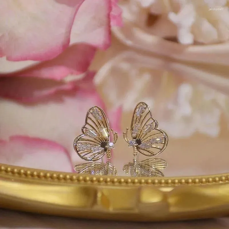 Studörhängen Caoshi Sparkling Butterfly Kvinnliga engagemangsceremoninsmycken med lysande Zirconia Bridal Wedding Accessories Gift