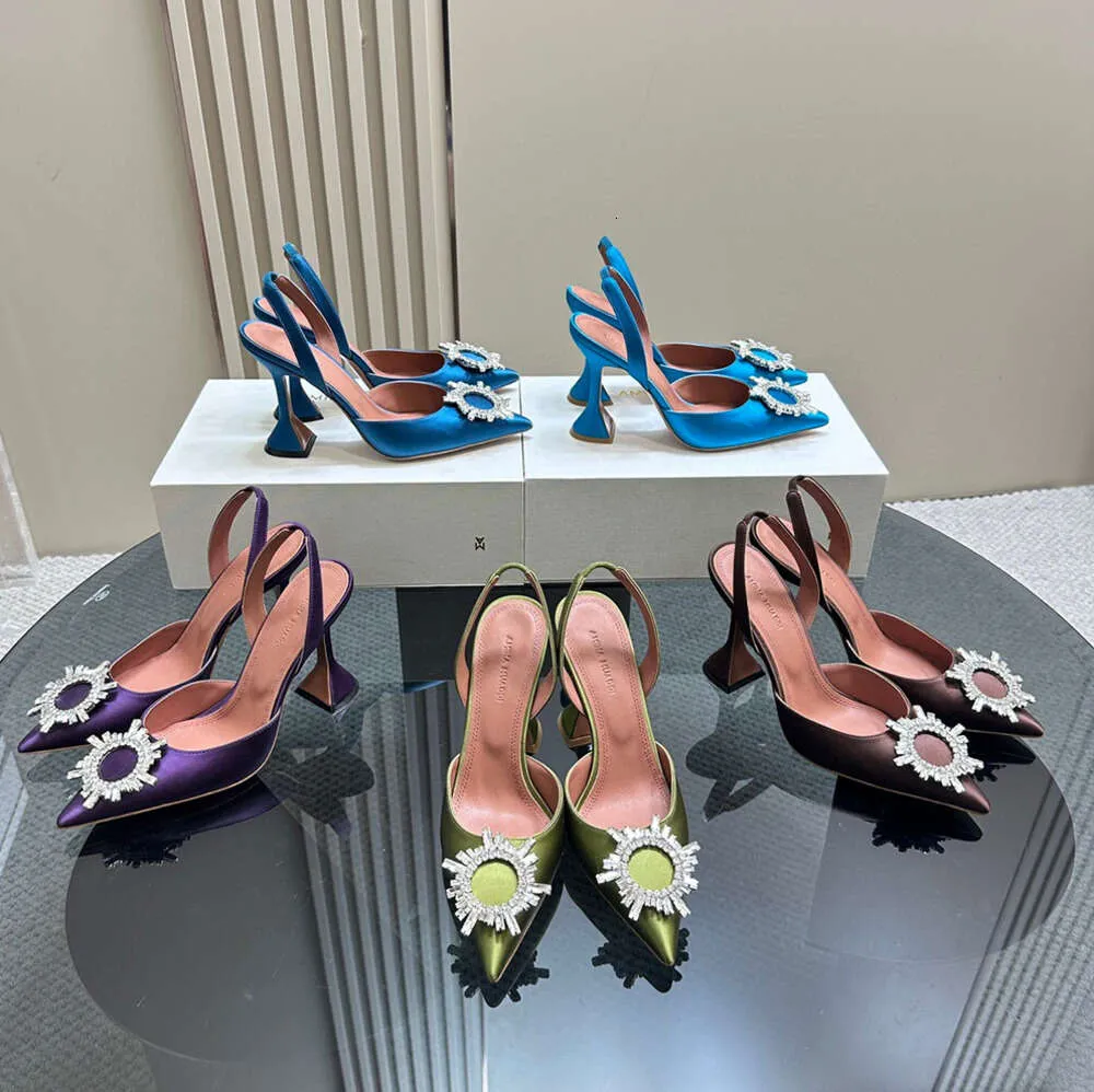 AMINA MUADDI CRYSTAL-EMBELLADE BUCKLE Stain Pumps Shoes Spool Heels Slingback Sandaler Kvinnors lyxdesigners Klänning Shoe Evening Sandal 4412ESS