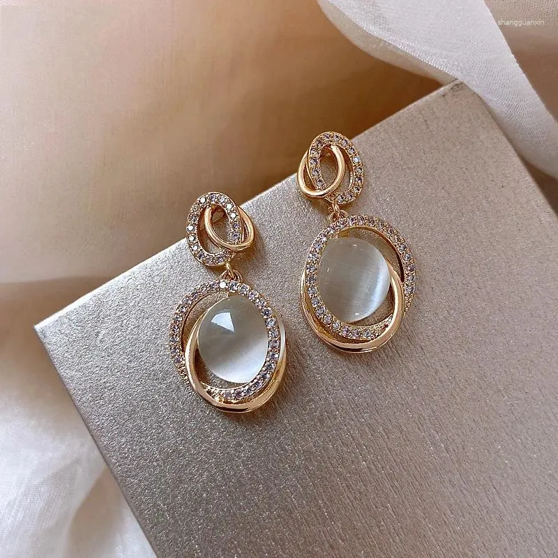 Boucles d'oreilles pendantes Vintage en pierre de lune claire pour femmes, couleur or, pierre ovale, cristal blanc, bijoux de fiançailles de mariage