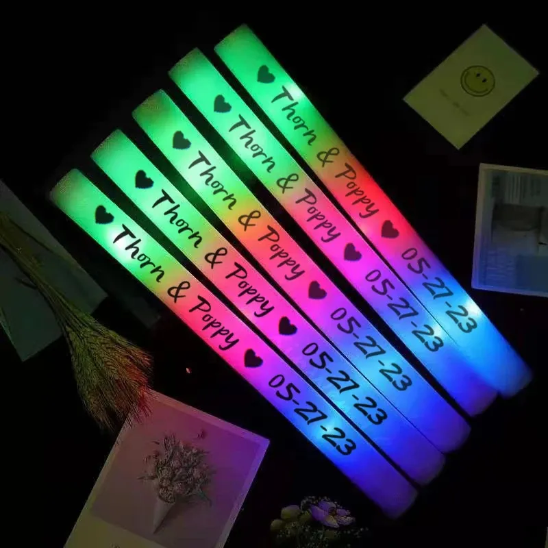Andra evenemangsfestleveranser 12 15 30 60st Cheer Tube Stick Glow Sticks Dark Light For Bulk Colorful Wedding Decoration Foam RGB LED 231218