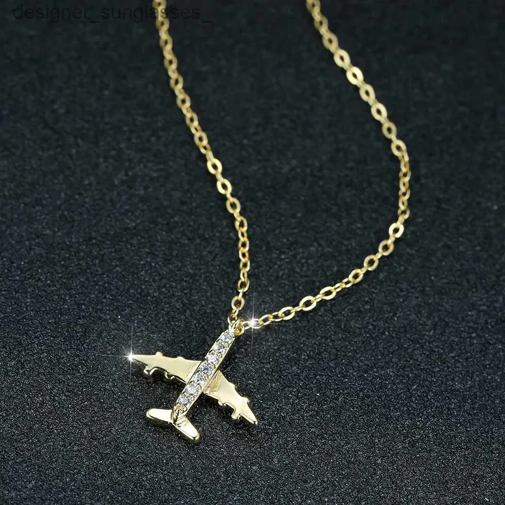 Pendant Necklaces Simple Fashion Gold Color Airplane Pendant Necklace for Women Cute Tiny White Zircon Aircraft Clavicle Chain Necklaces JewelryL231218