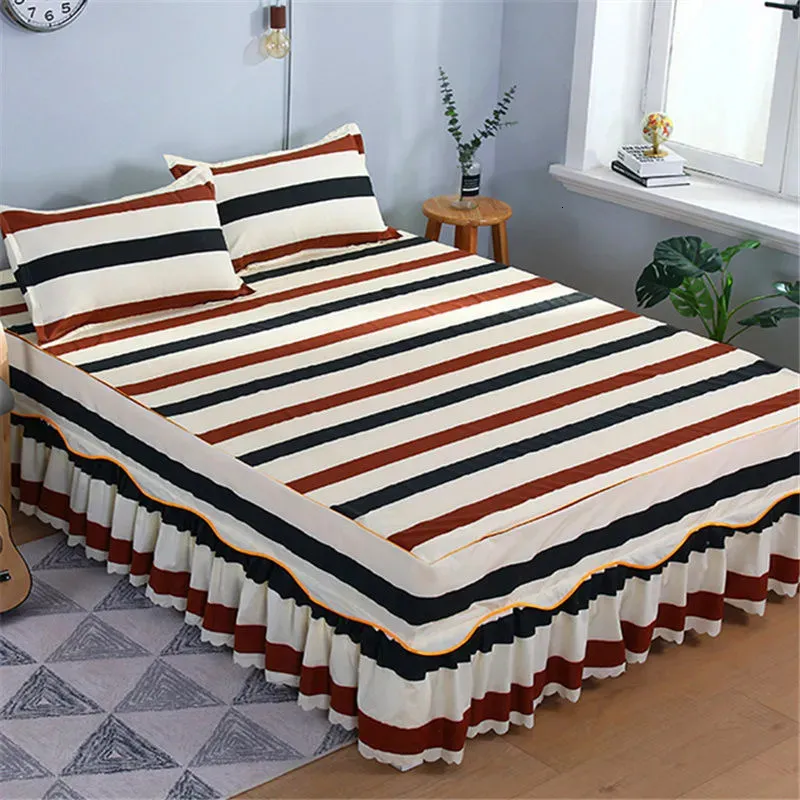Saia de cama saia de cama conjunto de colcha de algodão bordado vestido de cama fronhas 3 peças/set para king/queen duplo 1.5/1.8/2m capa de lençol 231214
