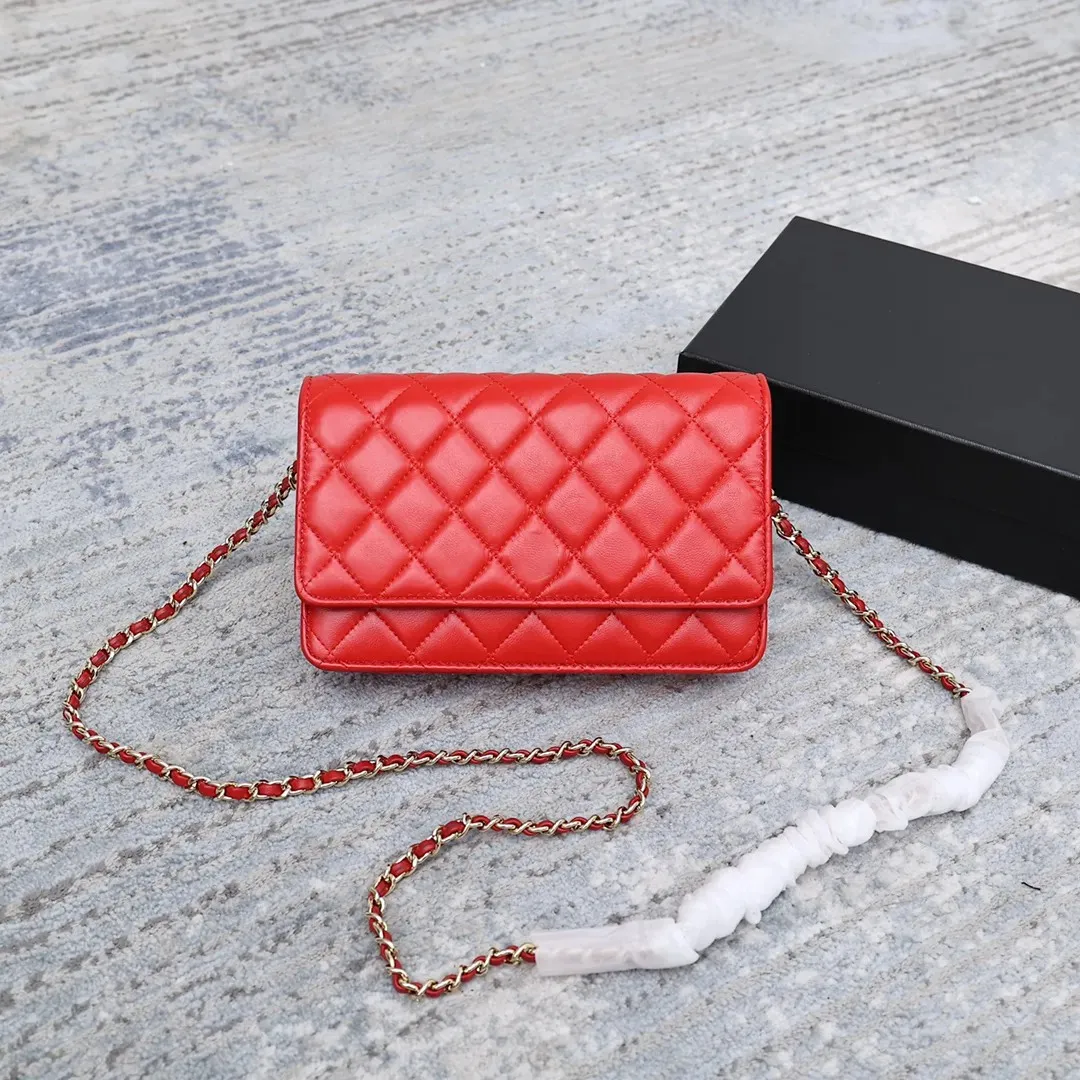 Quilted flap crossbody bag with chain hotsell