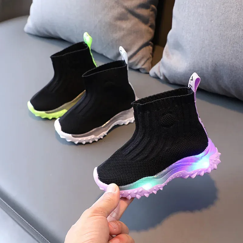 Atletische buitenkinderen sneakers meisjes jongens mesh led verlichte sokschoenen casual peuter 231218