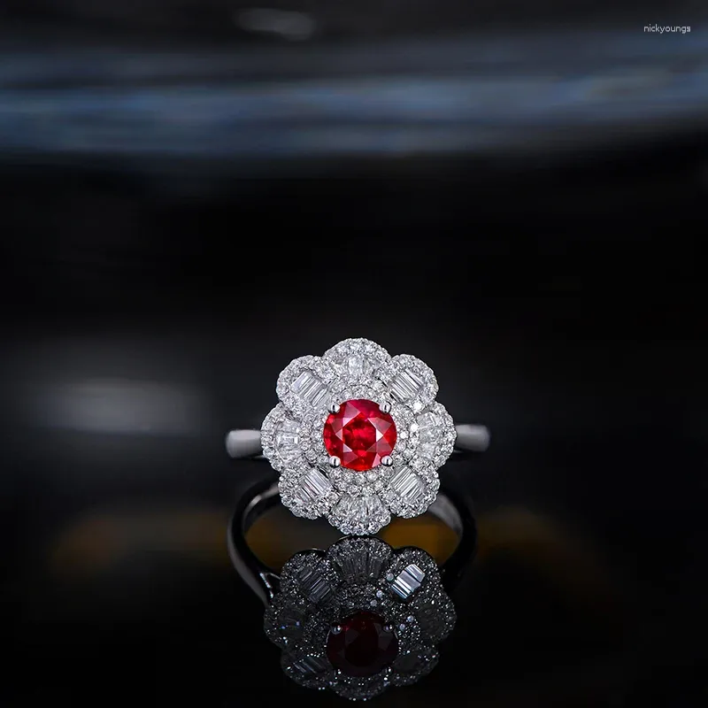 Anéis de cluster Caimao 0.7ct Ruby Red Round 18kt Ouro Branco 0.58ct Anel de Noivado de Diamante para Mulheres Antigo