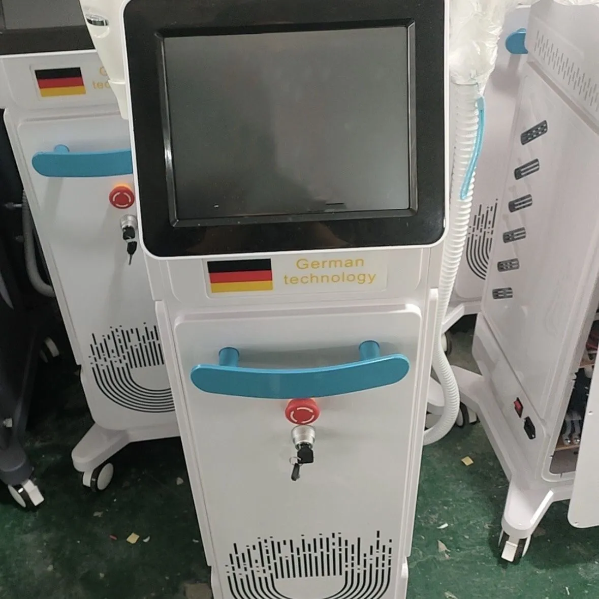 The new German Honor 810 hair removal machine is designed for ice point rejuvenation, handheld laser eyebrow washing and hair removal, specifically for beauty salons