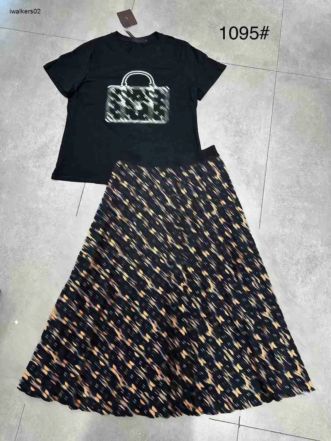 T-shirt à manches courtes pour femmes, deux pièces, col rond, motif géométrique, qualité, mode dames, jupe taille haute, décembre 18, tendance