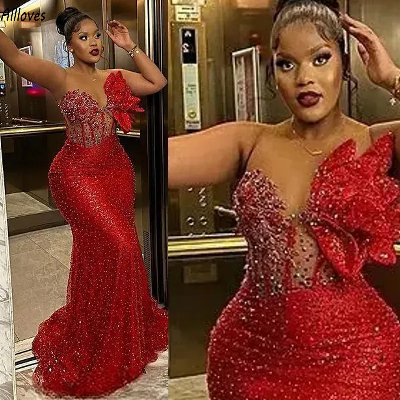 Plus Size Rosso Africano Ragazze Abiti da ballo Paillettes lucidi In rilievo Decorazioni a strati unici Abiti formali da donna Sweep Train Sirena Secondo ricevimento Abito da fidanzamento CL3083