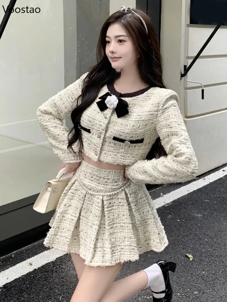 Zweiteiliges Kleid Herbst Winter Elegante Tweed Plaid Rock Sets Frauen Süße ONeck Blumenschleife Jacken Kurze Tops Mini Faltenröcke Koreanische Outfits 231218