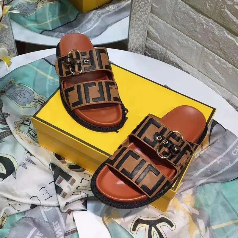 Sandalen sandaalontwerper slipper sandalen beroemde designer dames strandschoenen cool moeiteloos stijlvolle glijbanen 2 riemen met aangepaste gouden buc