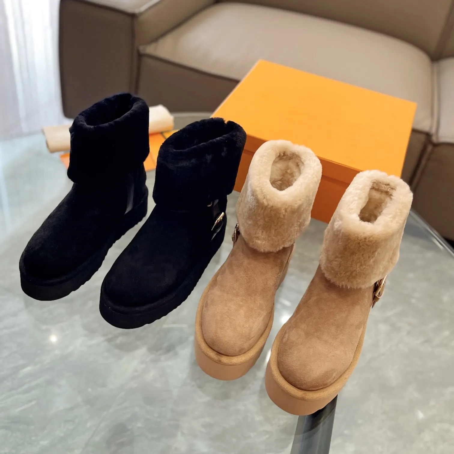 DHgate Womens Aspen Platform Fur Boots Paris Slippers Fluffy Plush COSY FLAT COMFORT CLOG Mules Winter Snow Booties Sandals Shoes Accessories