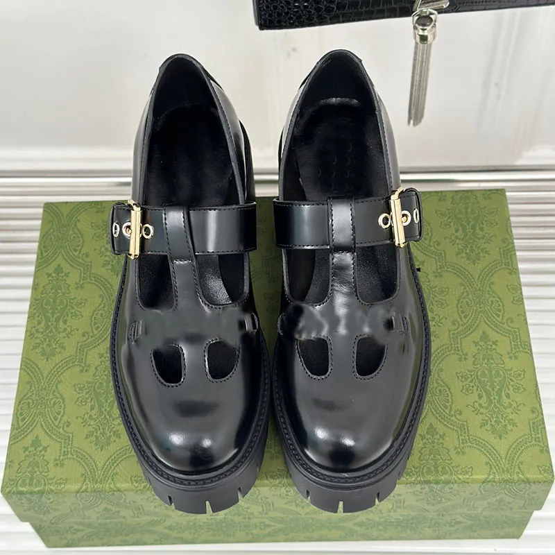 Luxe Loafers Designer Damesschoenen Casual Platform Feestschoen met lage hak Goudkleurige hardware Enkelgespsluiting Sneakers Nieuwe topspiegelkwaliteit Schoenen