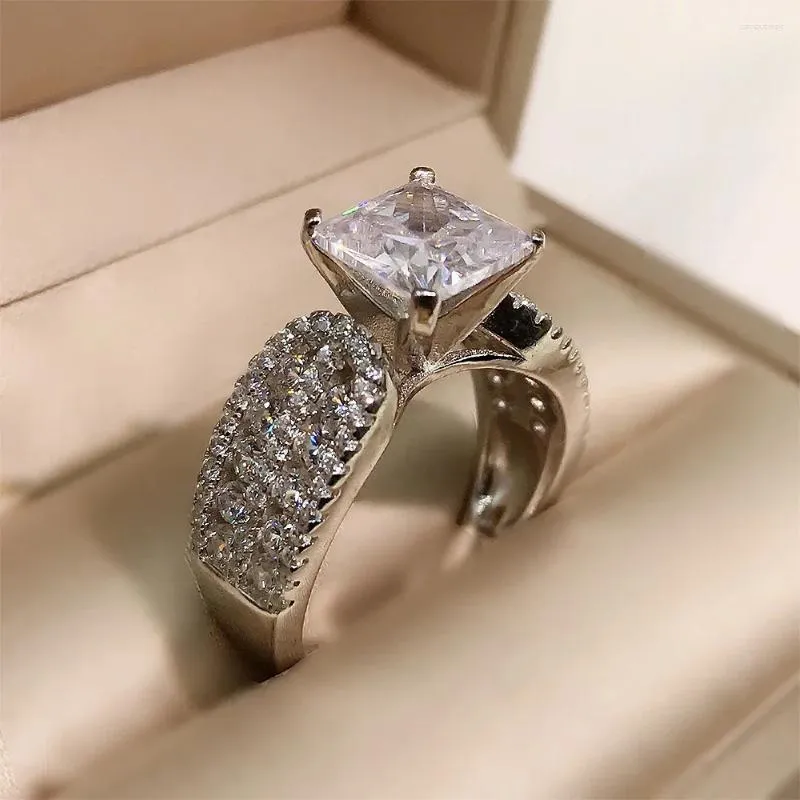 웨딩 반지 Huitan Square Cubic Zirconia 여자 의식 파티 신부 고급 패션 손가락 보석 보석 도매 벌크