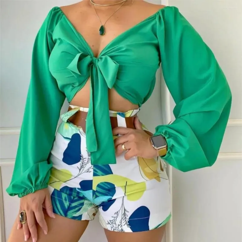 Fatos femininos sexy rendas até nó com decote em v cor sólida curto topo impresso shorts de duas peças conjunto senhoras blusa verde roupas com cinto