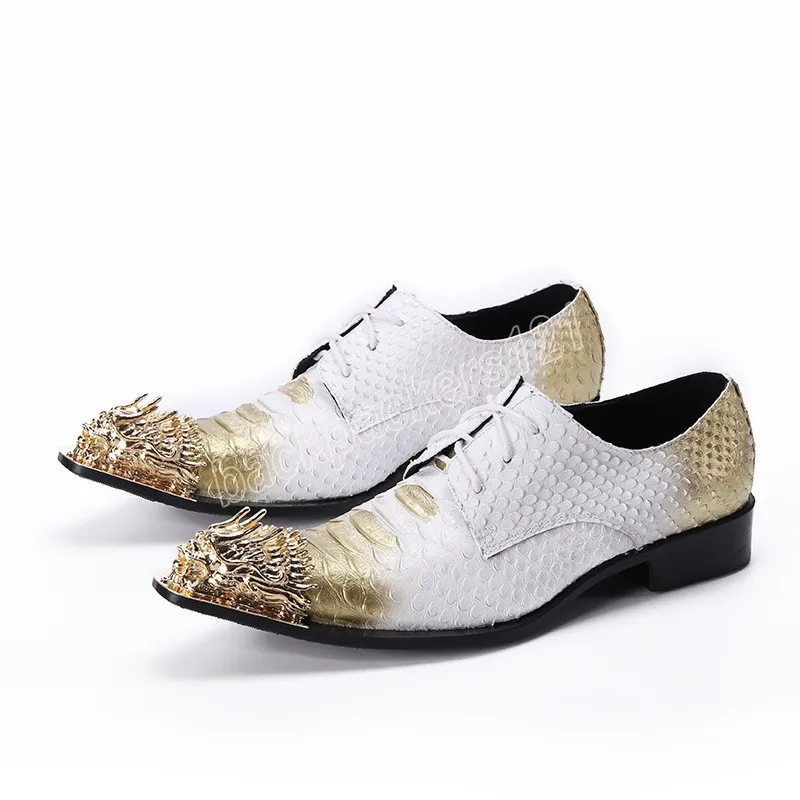 Sapatos masculinos de couro de vaca decorativos de metal em ouro branco sapatos sociais elegantes com cadarço para festa de casamento sapatos derbies