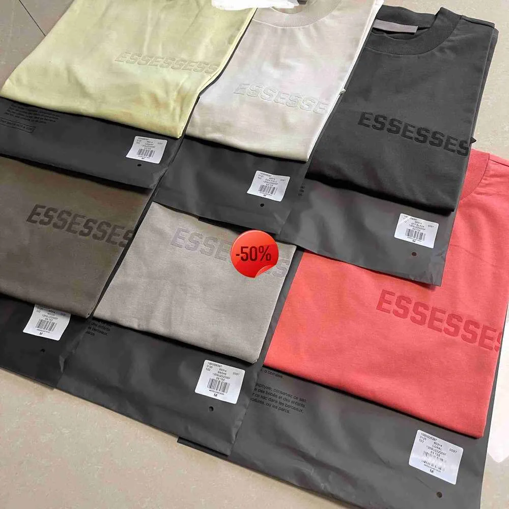 Noel İndirim Tişörtleri Tasarımcı Erkekler Erkekler Tshirts Ess Street Street Casual Essentail Tshirt Erkekler Yaz Lüks Shortsleeve Göğüs Baskı Moda Üstleri Tees Esseng