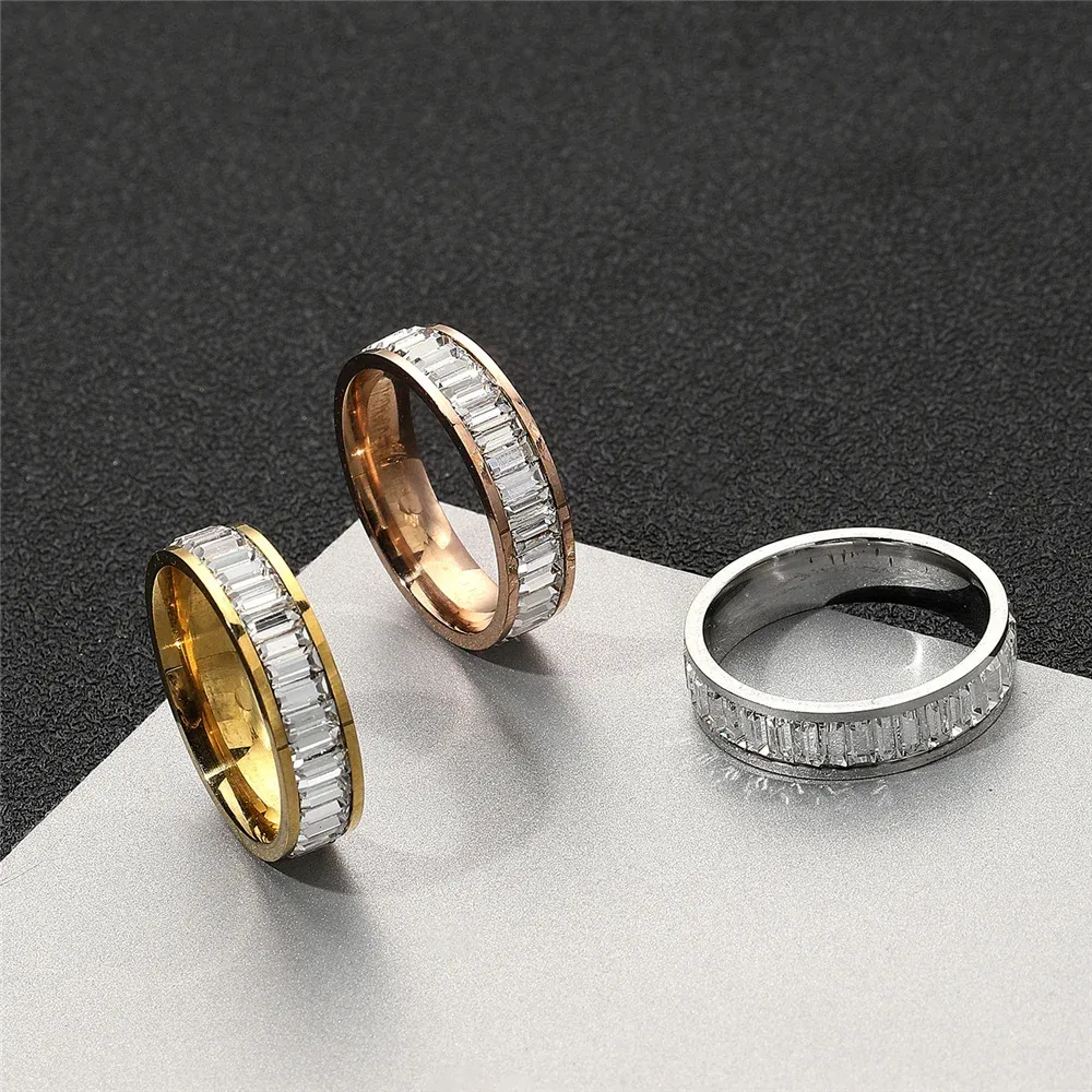 2024 Iced Out Cubic Zirconia Ring 6mm Womens Golden/Silver Color 14k Gold Wedding Band Rings for Women Fashion Jewelry Gift