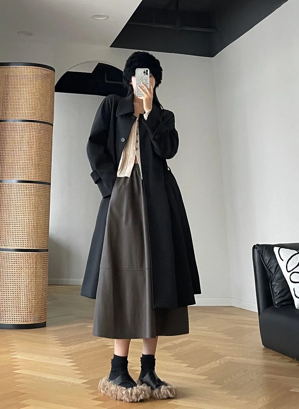 Trench coat com cinto para mulher com design longo e elegante