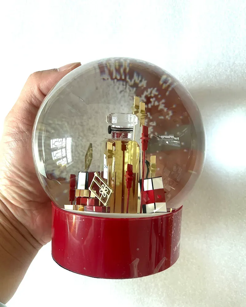 2022 Edition CClassics Snow Globe With Golden Christmas Tree Inside Crystal Ball for Special Birthday Novelty VIP Gift