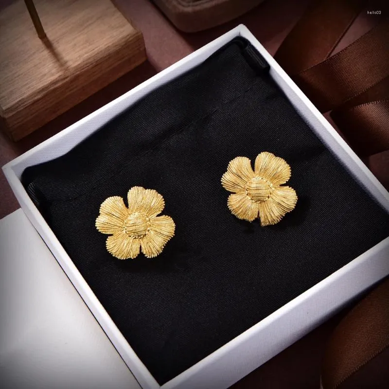 Stud Earrings 2023 Sweet Retro Imitation Linen Design Golden Flower For Women Anniversary Gifts Famous Luxury Jewelry.