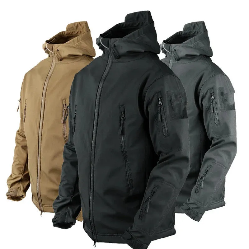 Altri articoli sportivi Pelle di squalo Soft Shell Giacca tattica da uomo Escursionismo all'aperto Arrampicata Giacca a vento impermeabile Cappotto in pile Abbigliamento da caccia mimetico 231218