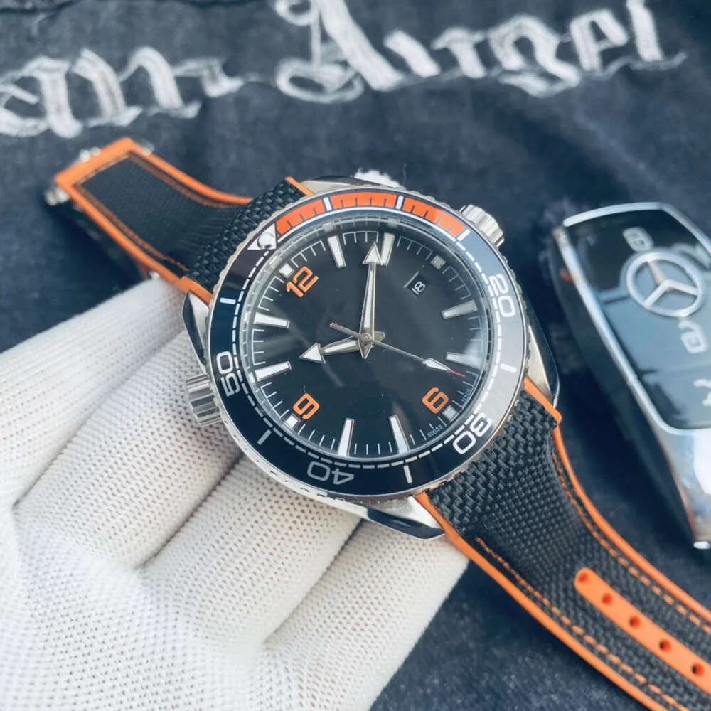 Mens Luxurys Titta på sport Automatiska omegwatches Sea Horse 600 hela automatiska mekaniska stålband TAKE Herrkvarter Orange Constellation vs Special