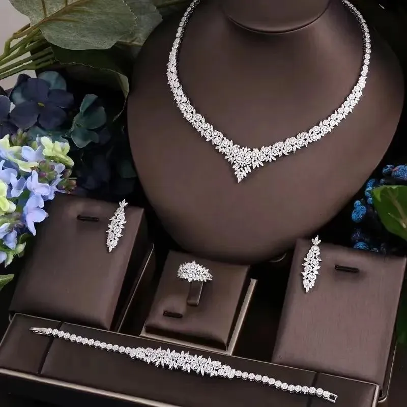 Set Set di gioielli da sposa 4 pezzi di sposa zirconi set completo gioielli da festa per donna di lusso Dubai Nigeria CZ collana di nozze di cristallo 23