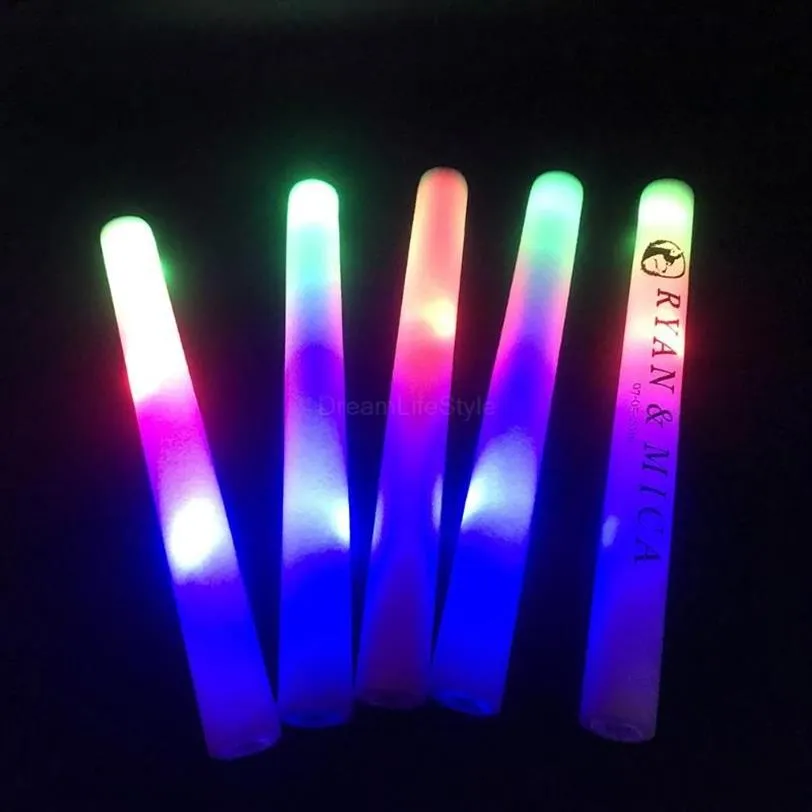 Decoração de festa 300pcs LED Stick para casamento com logotipo personalizado 3 baterias de espuma de luz piscante Glow323v