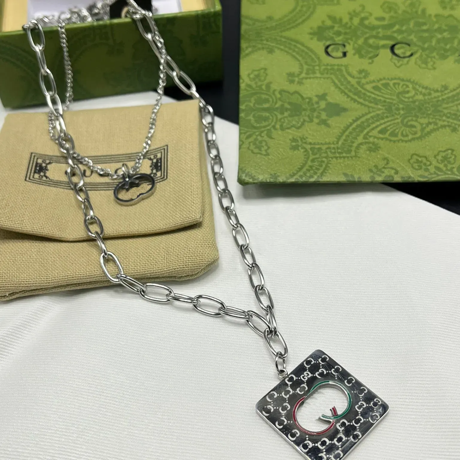 Boutique 925 collier en argent marque de créateur bijoux de luxe en acier inoxydable de haute qualité pendentif collier femmes amour cadeau collier Design classique longue chaîne