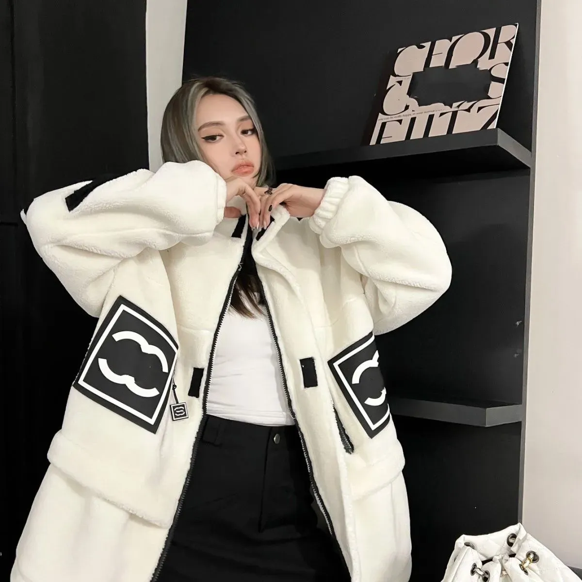 Fashionable women`s white designer women`s classic double-sided woolen women`s wool letter pattern coat