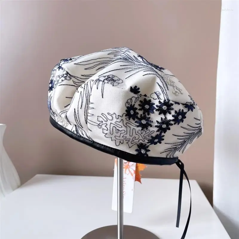 Basker kvinnor höst basker hatt vintage fransk spetsmålare blommig design åttkantig mössa