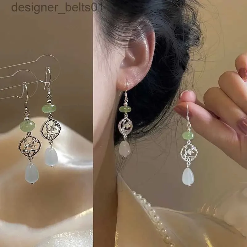 Dangle Chandelier New Chinese Style Retro Long Hetian Jade Droplet Pendant Earrings for Women's Fashion Charm Metal Eardrop Earrings Jewelry GiftsL231219