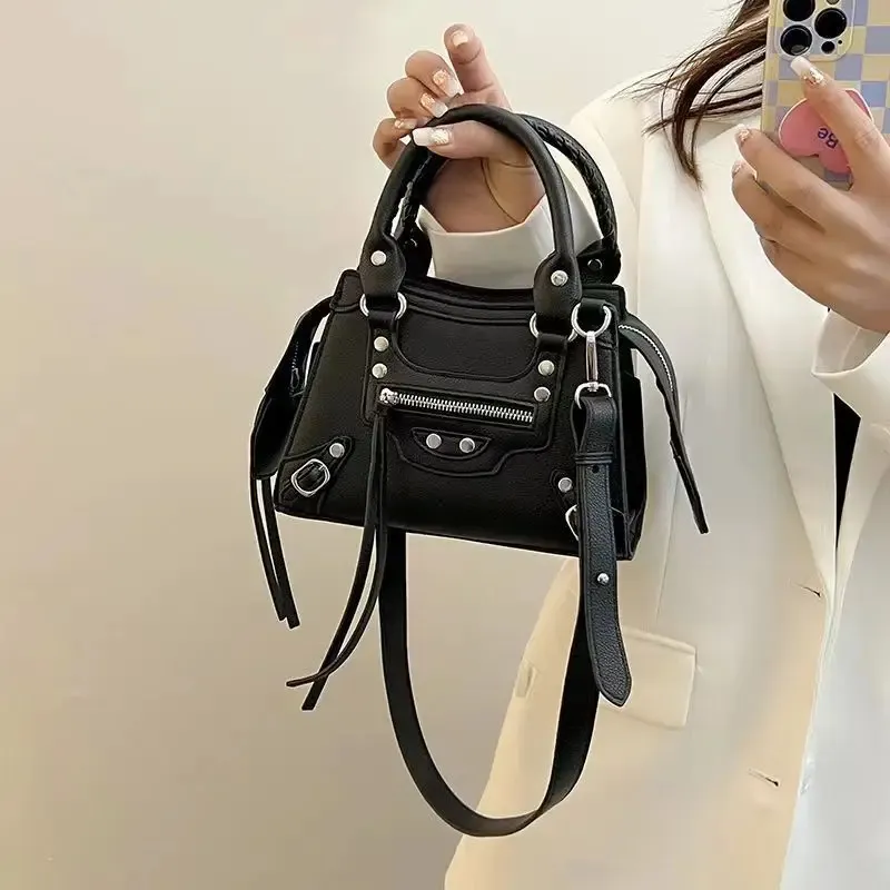 Shoppingväskor kvinnors modehandväska vacker dam crossbody elegant pu läder en axel handväskor shopping nit rock rock stil väskor 231219