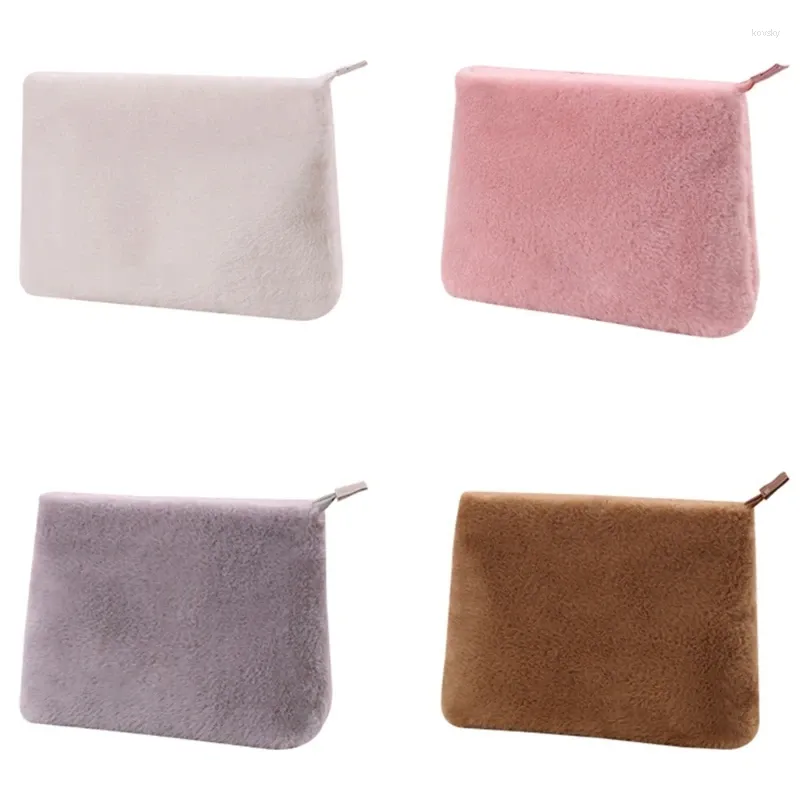 Kosmetiska väskor Kvinnor Stylish Plush Bag Autumn Winter Solid Color Zipper Makeup Lagring Pouch Kvinnlig rese Homen toalettartiklar