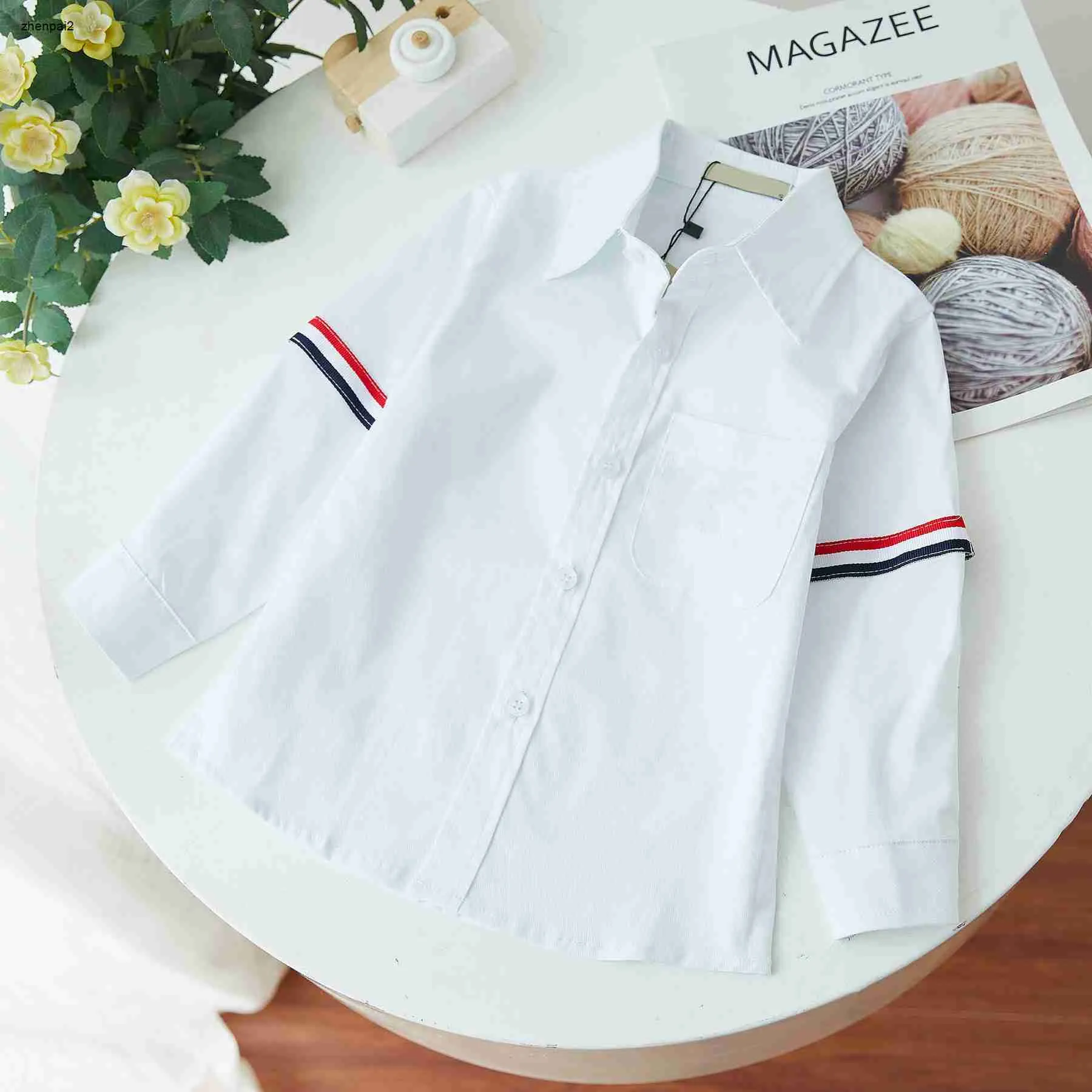 Lyxig baby skjorta vit lapel pojkar kappa storlek 90-160 cm färgade ränder pojke klänning skjorta barn designer kläder barn blusar dec05