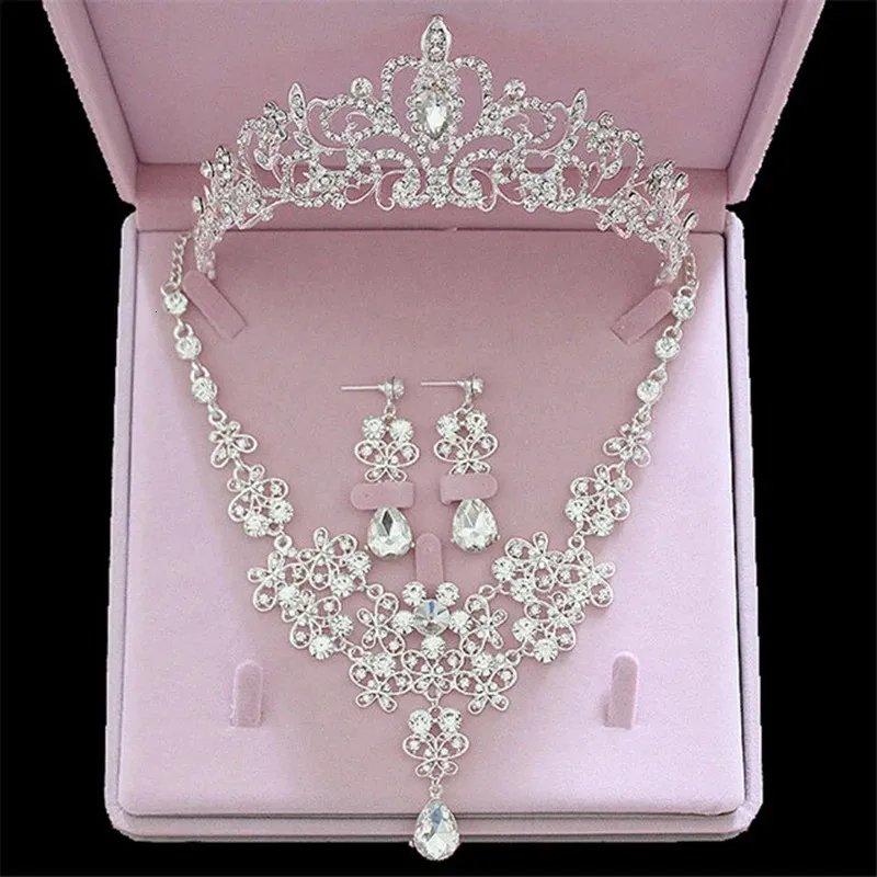Catene Itacazzo Set di gioielli da sposa Corona Collana Orecchini Confezione da quattro colori argento Moda donna Diademi da sposa escluse le scatole 231219