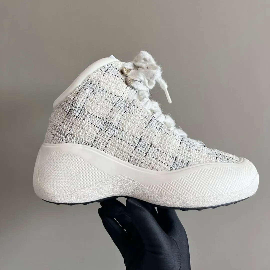 Buty dla kobiet designerskie buty Sneaker kostka pół buty Czarna cielęca Krężka Wysokość płaskiej koronki luksusowe buty regulowany zamek błyskawiczny rozkład motocyklowy