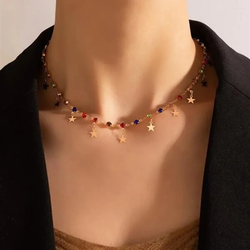 Colliers pendants mode Collier à paillettes de chaîne cristalline simple de couleur simple pour les femmes
