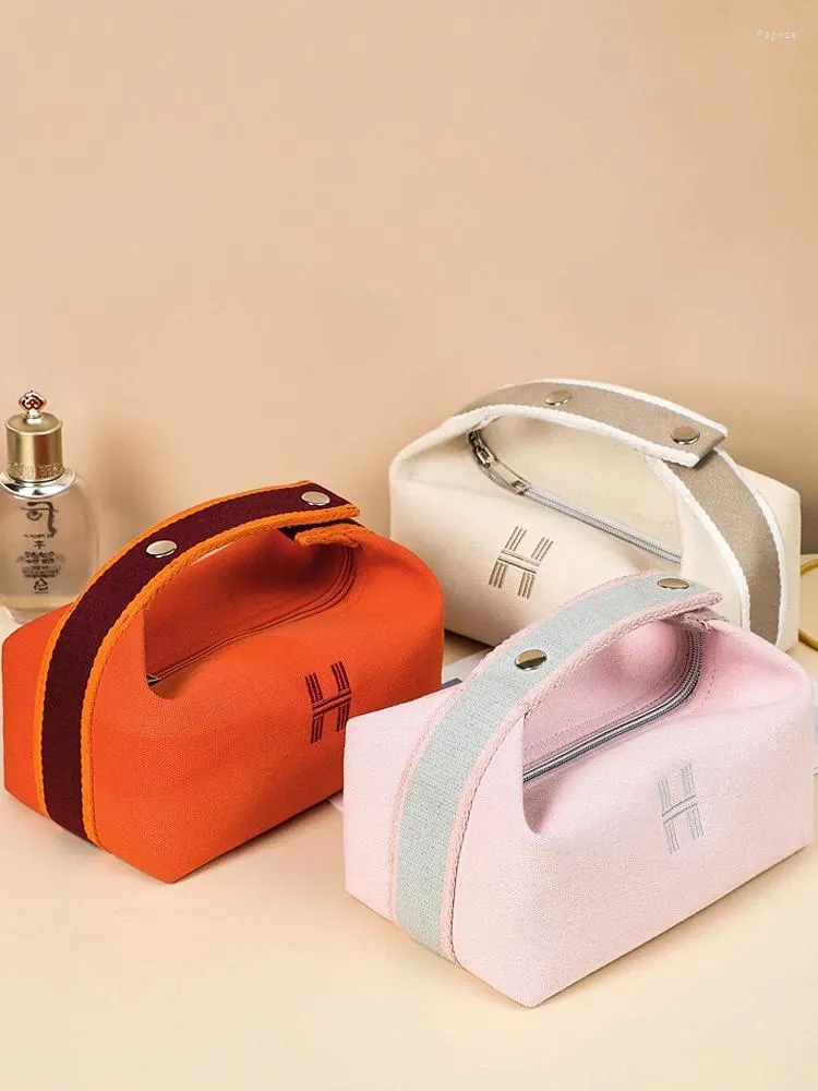 Förvaringslådor Makeup Bag Portable stor kapacitet Super Ins Travel Waterproof Wash Cosmetics