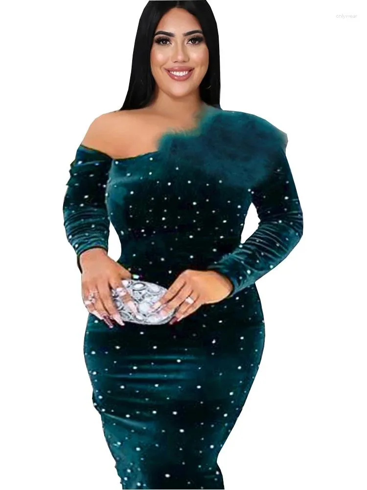 Plus Größe Kleider Samt Frauen Eine Schulter Mit Feder Roben Herbst Mode Vintage Elegante Overize Party Maxi Kleid