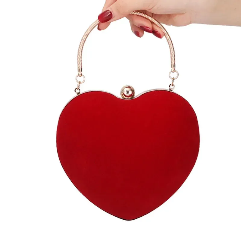 Kvällspåsar Red Heart Design Women Clutch Small Diamonds Golden Velvet Party Wedding Handväskor Väska för kvinnliga plånböcker 231219