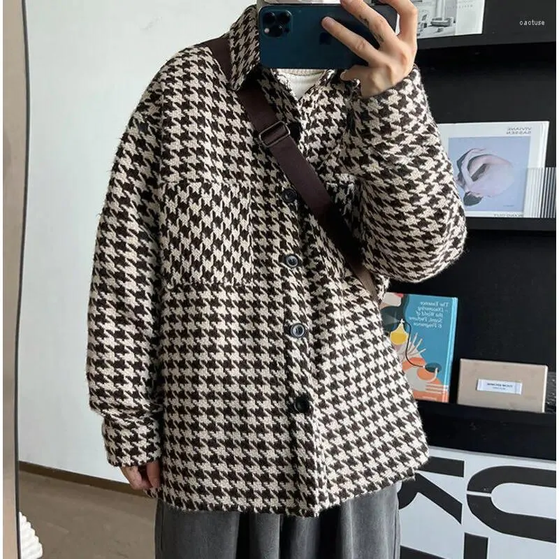 Mäns casual skjortor klassiska retro houndstooth mönster last män lösa rockar trendiga singelbröst manlig gata långärmade jackor