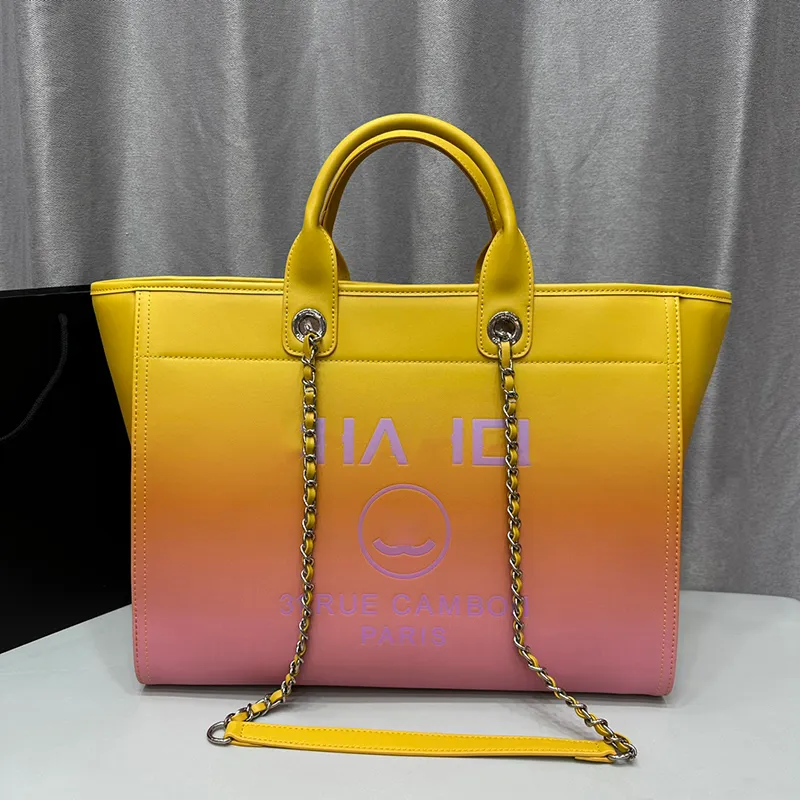 24C Bolsa De Praia Designer Mulheres Bolsa De Ombro Covhide Cópia Clássica Prata Hardware Bolsa De Luxo Matelasse Chain Crossbody Bag Travel Airport Bags Mommy Bags 34cm