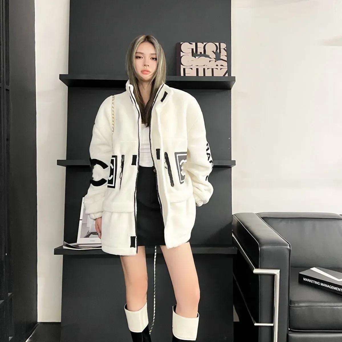 Fashionable women`s white designer women`s classic double-sided woolen women`s wool letter pattern coat